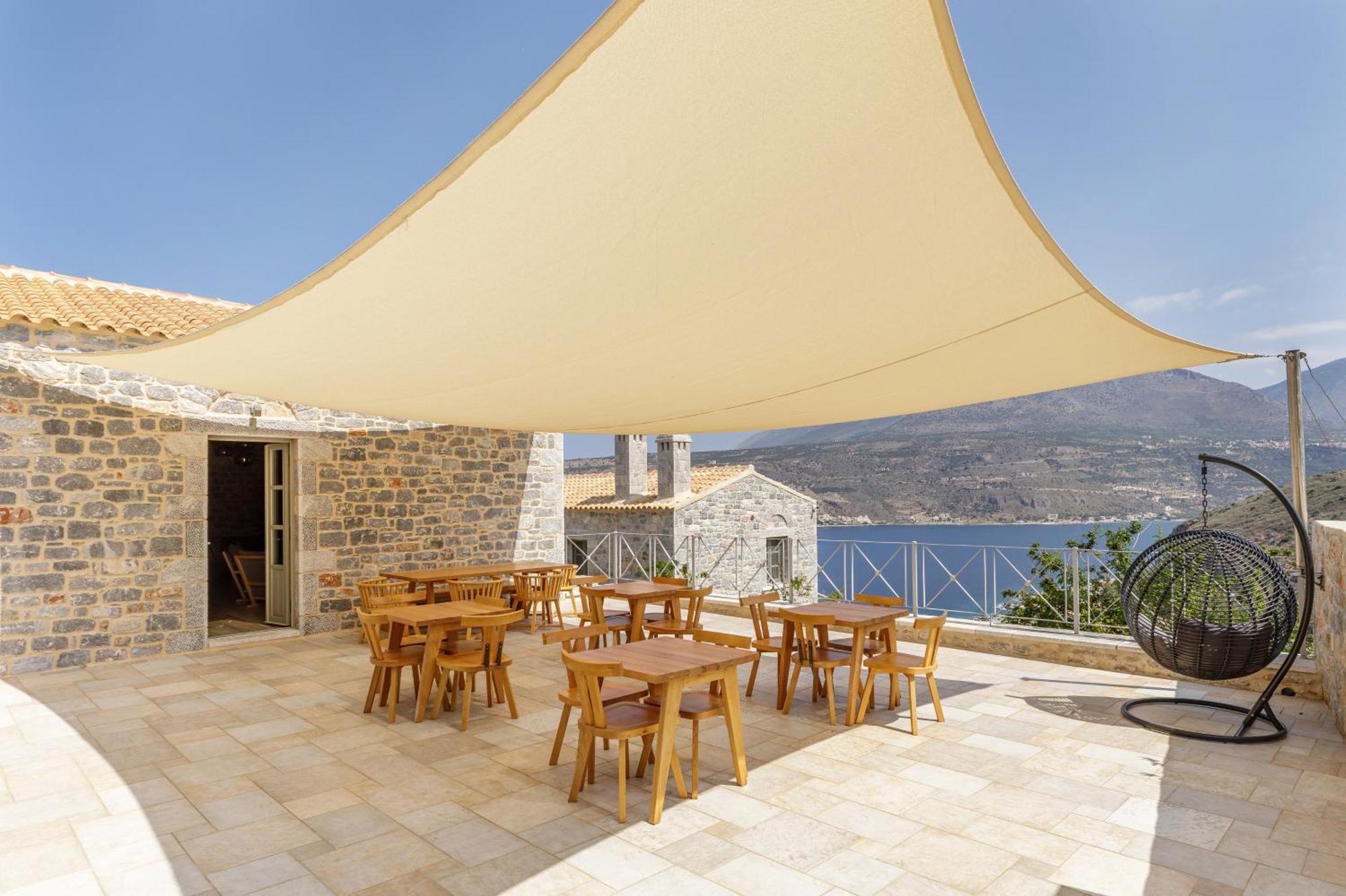 Trapela Limeni Luxury Suites Exteriér fotografie