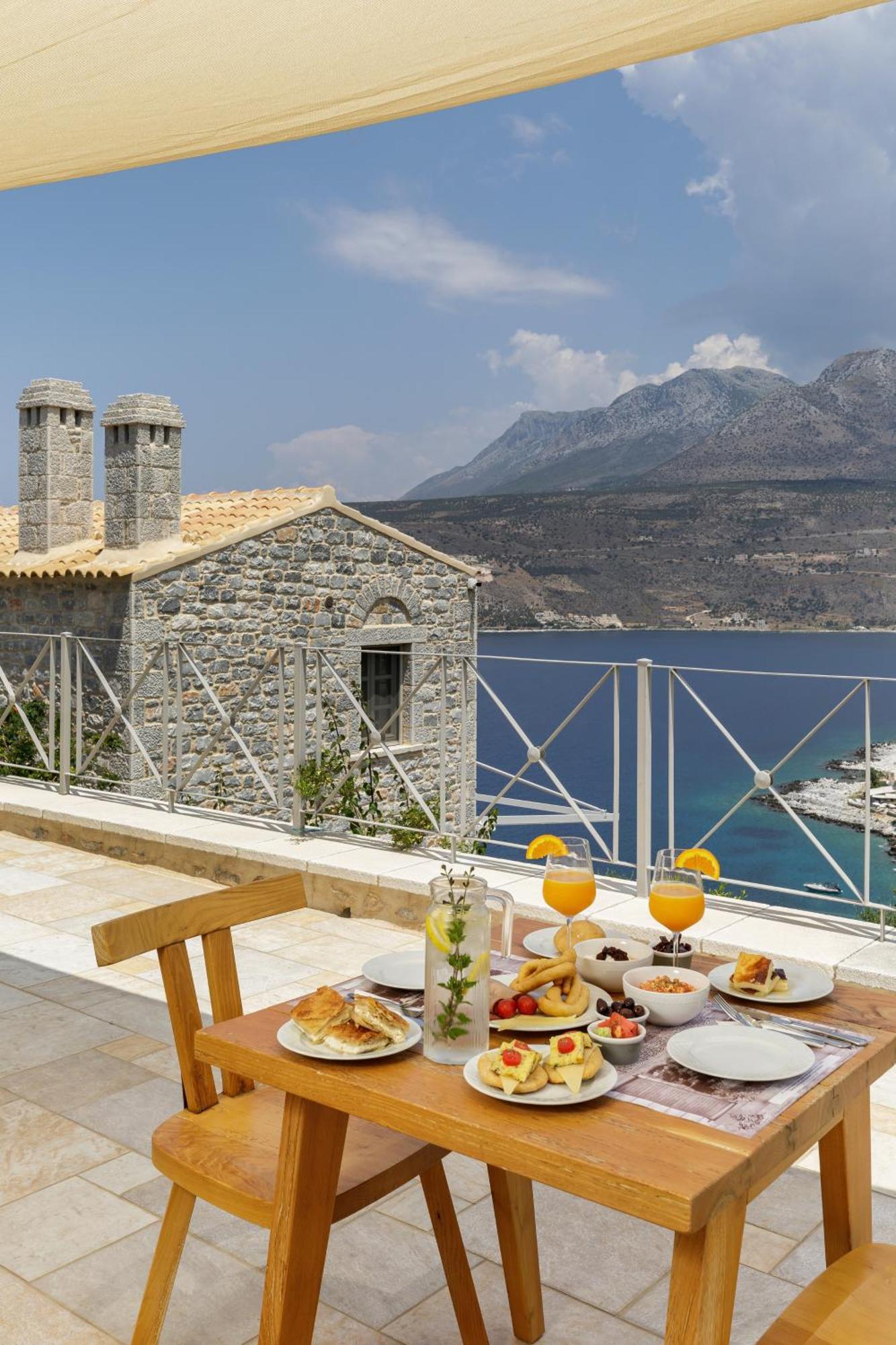 Trapela Limeni Luxury Suites Exteriér fotografie